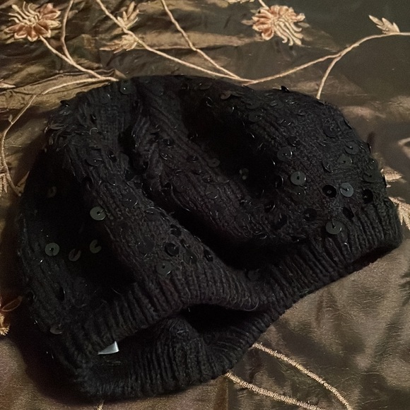 Black with sequins berets - Picture 4 of 4